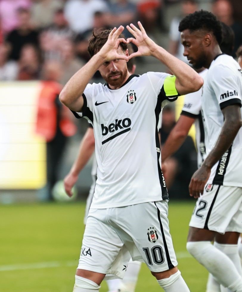 Avrupa Kupalarında Farklı Gece.. Beşiktaş Üst Tura Yükseldi, Başakşehir Elendi!