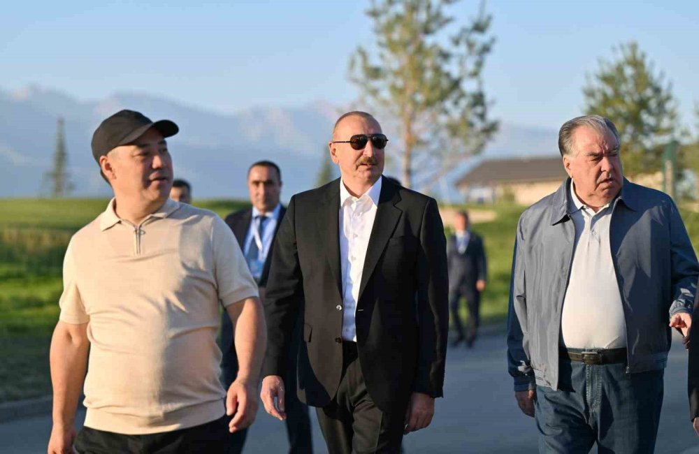 Caparov, Aliyev, Mirziyoyev ve Rahman.. Kırgızistan’daki Golf Açılışında Buluştu!
