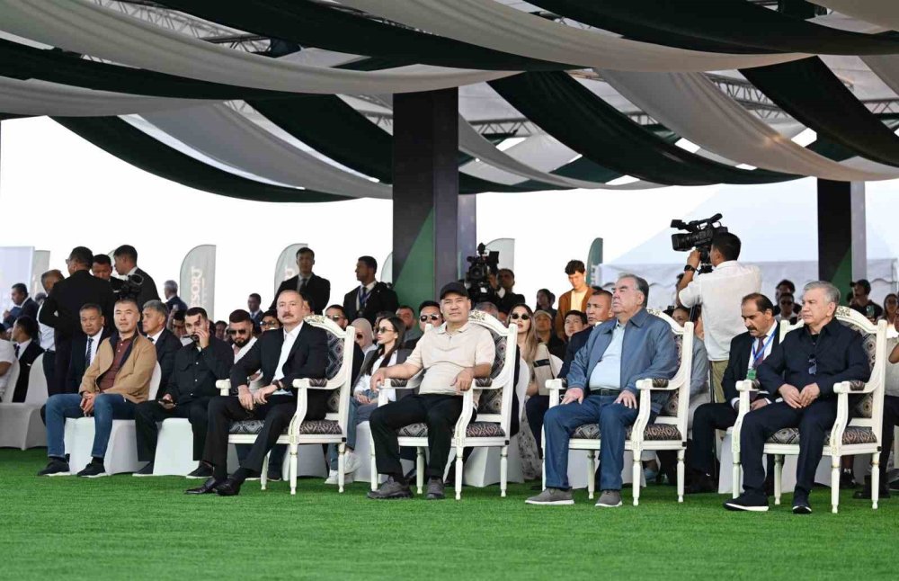 Caparov, Aliyev, Mirziyoyev ve Rahman.. Kırgızistan’daki Golf Açılışında Buluştu!