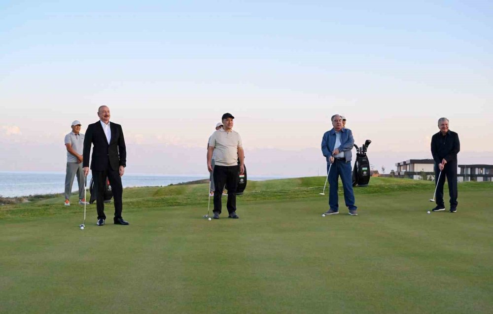 Caparov, Aliyev, Mirziyoyev ve Rahman.. Kırgızistan’daki Golf Açılışında Buluştu!