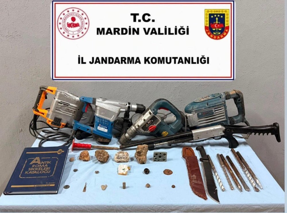 Mardin’de Tarihi Eser Kaçakçılığı Operasyonunda 1500 Yıllık Mozaik Ele Geçirildi