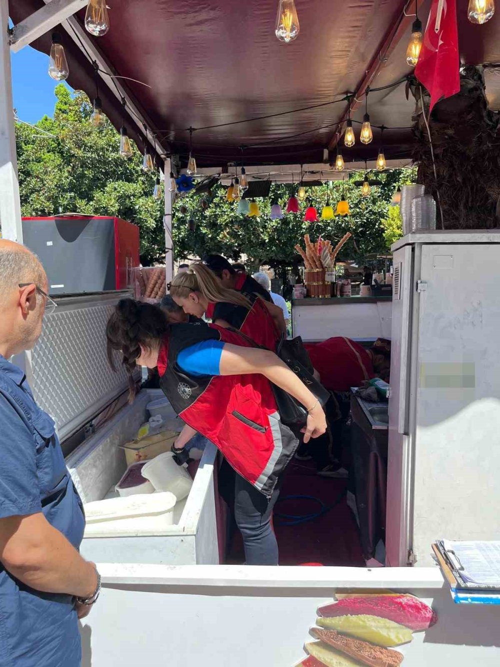Bir Külah Dondurmaya 10 Euro Talebi: Şikayet İşletmeyi Kapattırdı