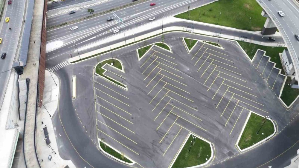 Kadıköy Meydanı'nda Yeni Ulaşım Dönemi.. Rıhtımdaki Otobüs Peronları Kaldırılıyor!