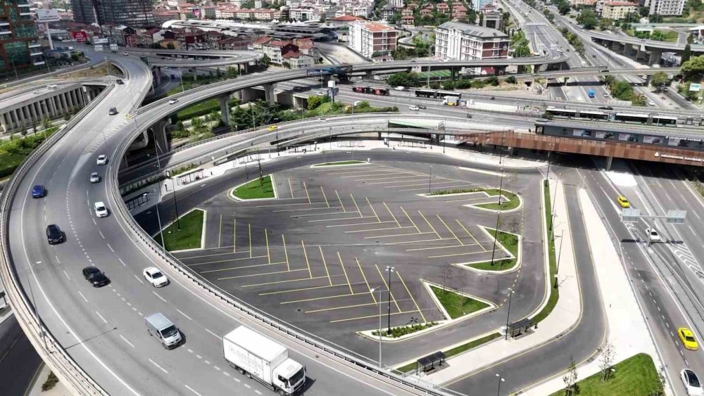 Kadıköy Meydanı'nda Yeni Ulaşım Dönemi.. Rıhtımdaki Otobüs Peronları Kaldırılıyor!