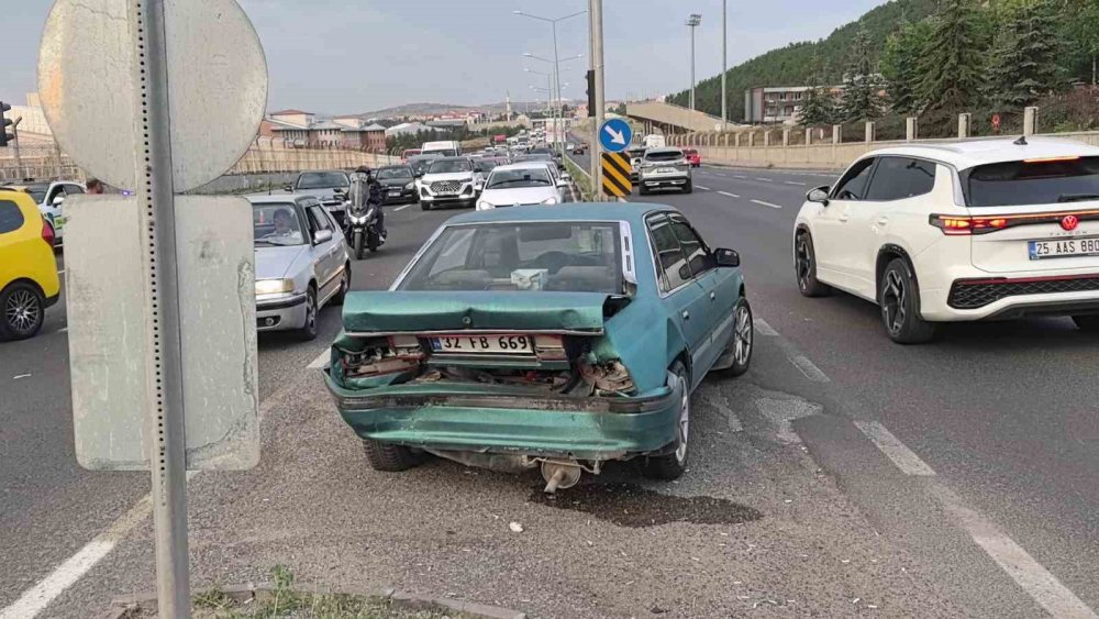 Erzurum’da Zincirleme Kaza.. Çat Yolu’nda 3 Kişi Yaralandı!