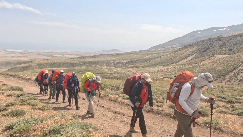 İranlı 13 Dağcı, Süphan Dağı’nın Zirvesine Ulaştı