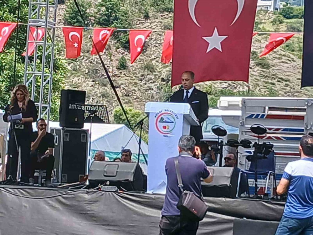 Posof Kültür ve Sanat Festivali’ne Yoğun İlgi.. Aşıklar ve Halk Oyunları Sahne Aldı!