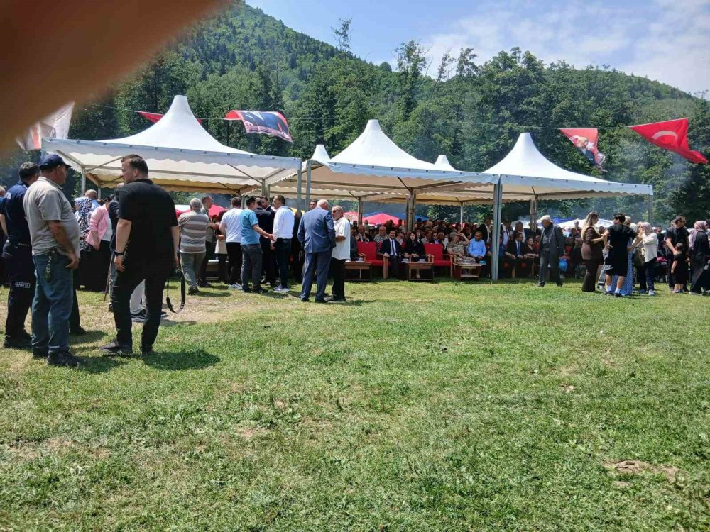 Posof Kültür ve Sanat Festivali’ne Yoğun İlgi.. Aşıklar ve Halk Oyunları Sahne Aldı!