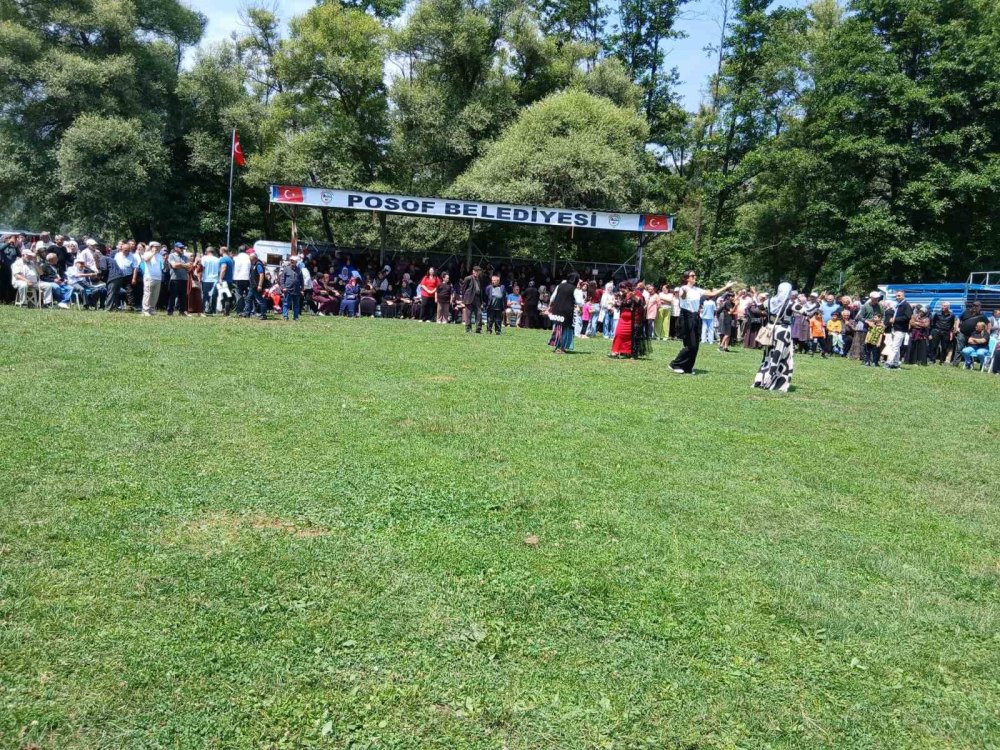 Posof Kültür ve Sanat Festivali’ne Yoğun İlgi.. Aşıklar ve Halk Oyunları Sahne Aldı!