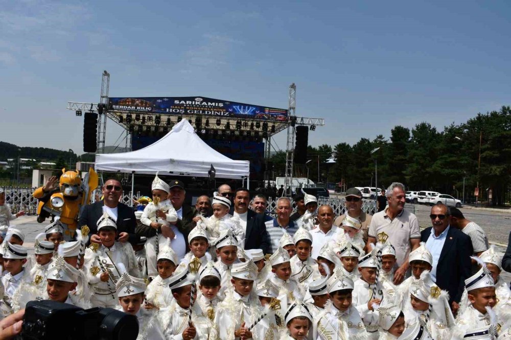 Sarıkamış’ta Toplu Sünnet Şöleni Düzenlendi.. Yaklaşık 300 Çocuk Aynı Sevinci Paylaştı!