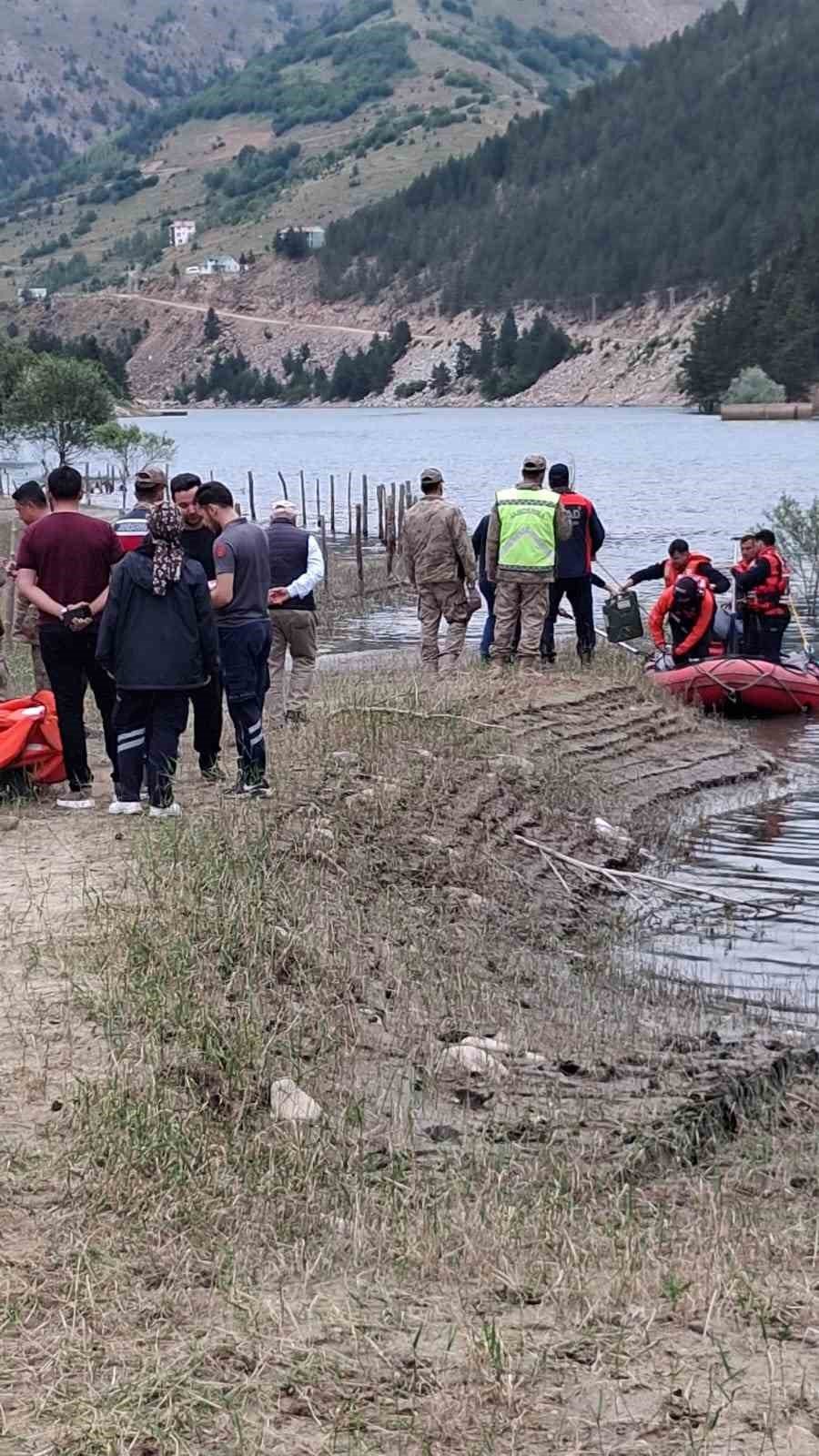 Yaşmaklı Baraj Gölü’nde Arama Seferberliği.. Araçtaki Diğer Kişiler İçin Çalışmalar Sürüyor!