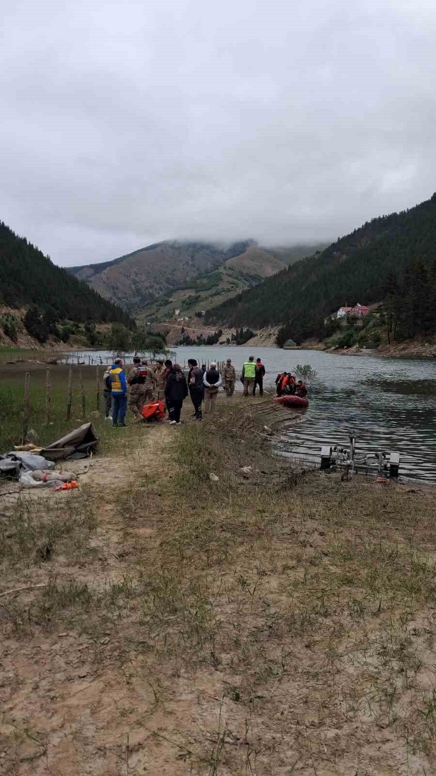 Yaşmaklı Baraj Gölü’nde Arama Seferberliği.. Araçtaki Diğer Kişiler İçin Çalışmalar Sürüyor!