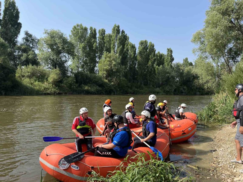 Kars’ta Rafting Temel Eğitim Programı Sona Erdi.. Kamp 9 Gün Sürdü!