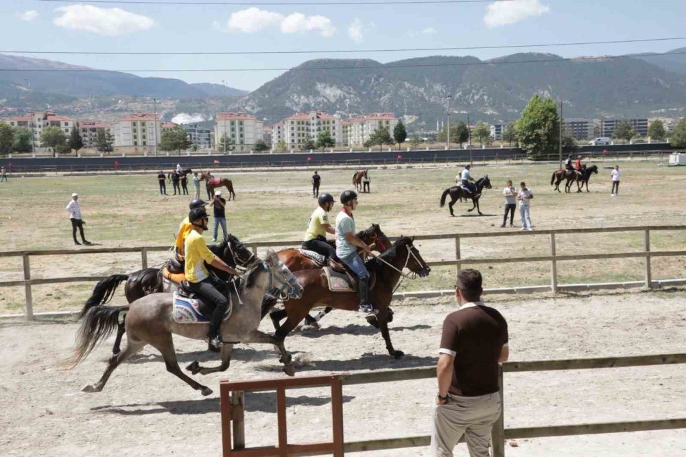 Kütahya’da Rahvan At Yarışları: 43 İlden 130’un Üzerinde At Şampiyonluk İçin Koştu