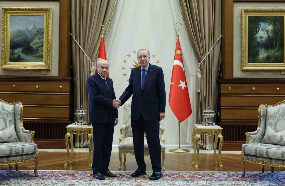 Cumhurbaşkanı Recep Tayyip Erdoğan Ve Mhp Lideri Devlet Bahçeli’nin Cumhurbaşkanlığı Külliyesindeki Görüşmesi Başladı.