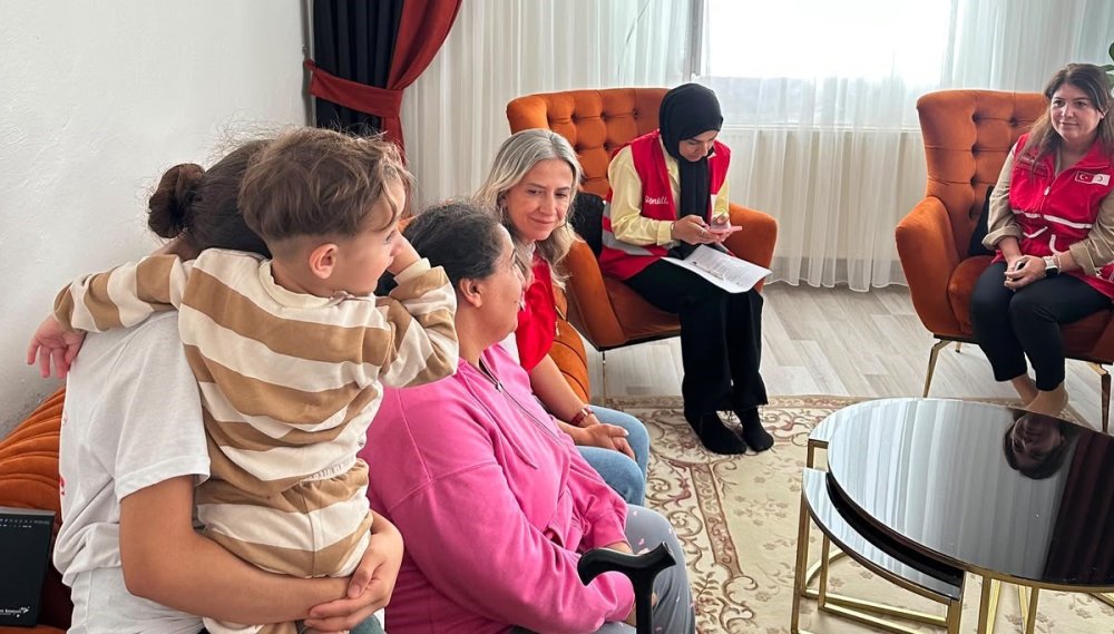 Kars'ta Gönüllüler Sahada.. Evde Bakım Hareketi İhtiyaç Sahiplerine Ulaşıyor!