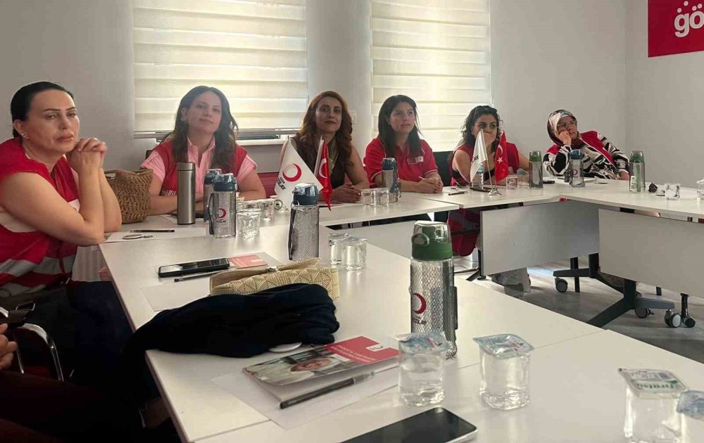 Kars'ta Gönüllüler Sahada.. Evde Bakım Hareketi İhtiyaç Sahiplerine Ulaşıyor!
