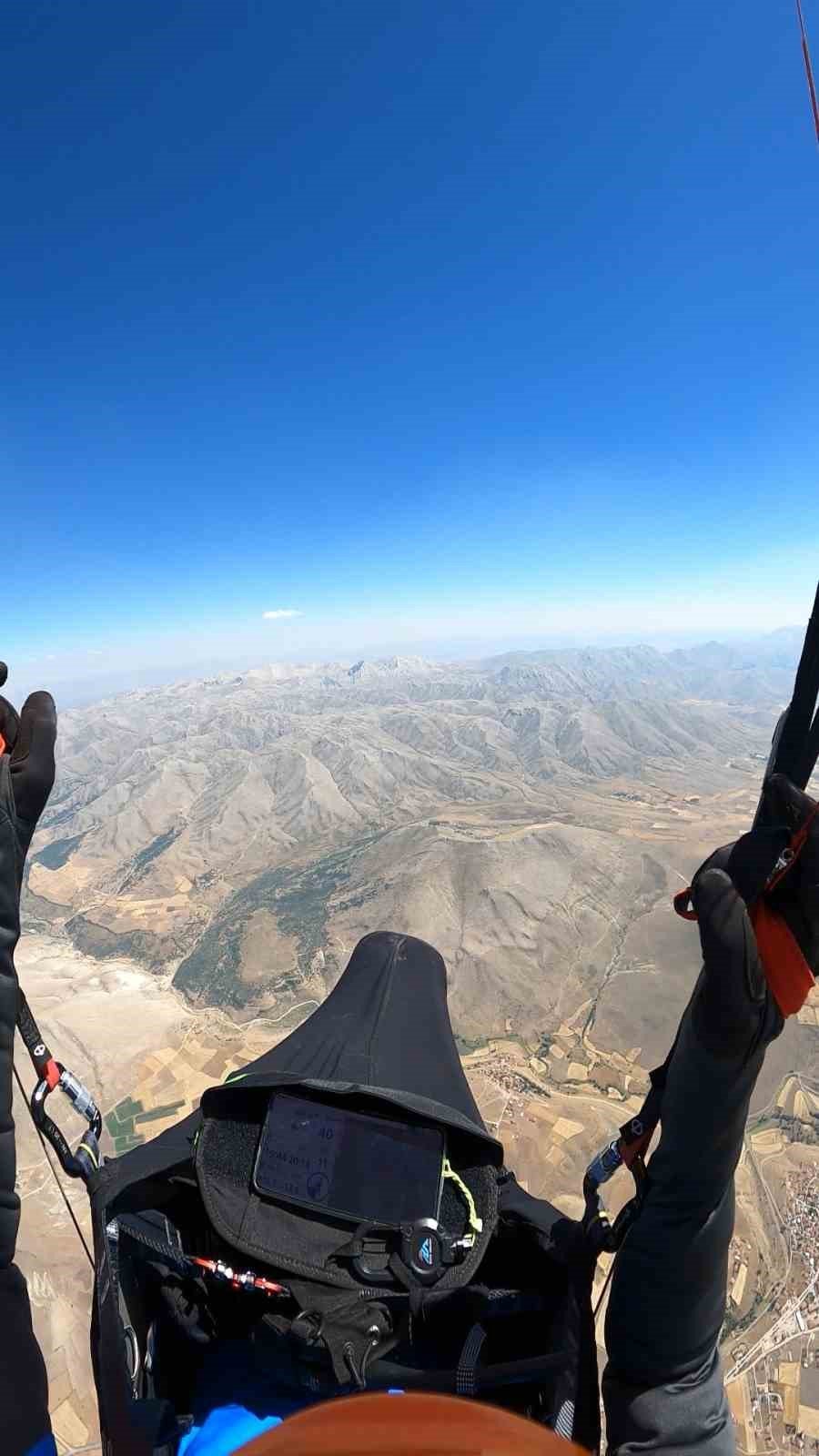 Kayseri'den K.Maraş'a Yamaç Paraşütüyle Uçtu.. Yaklaşık 5,5 Saat Havada Kaldı!