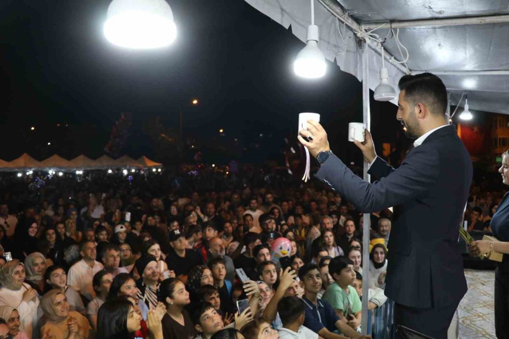 Oltu'da Festival Konserleri Sürüyor.. Kale Meydanı'ndaki Program Yoğun İlgi Gördü!