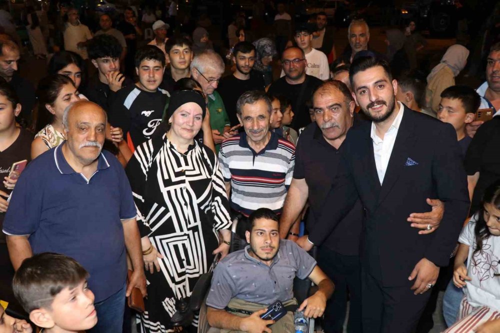 Oltu'da Festival Konserleri Sürüyor.. Kale Meydanı'ndaki Program Yoğun İlgi Gördü!