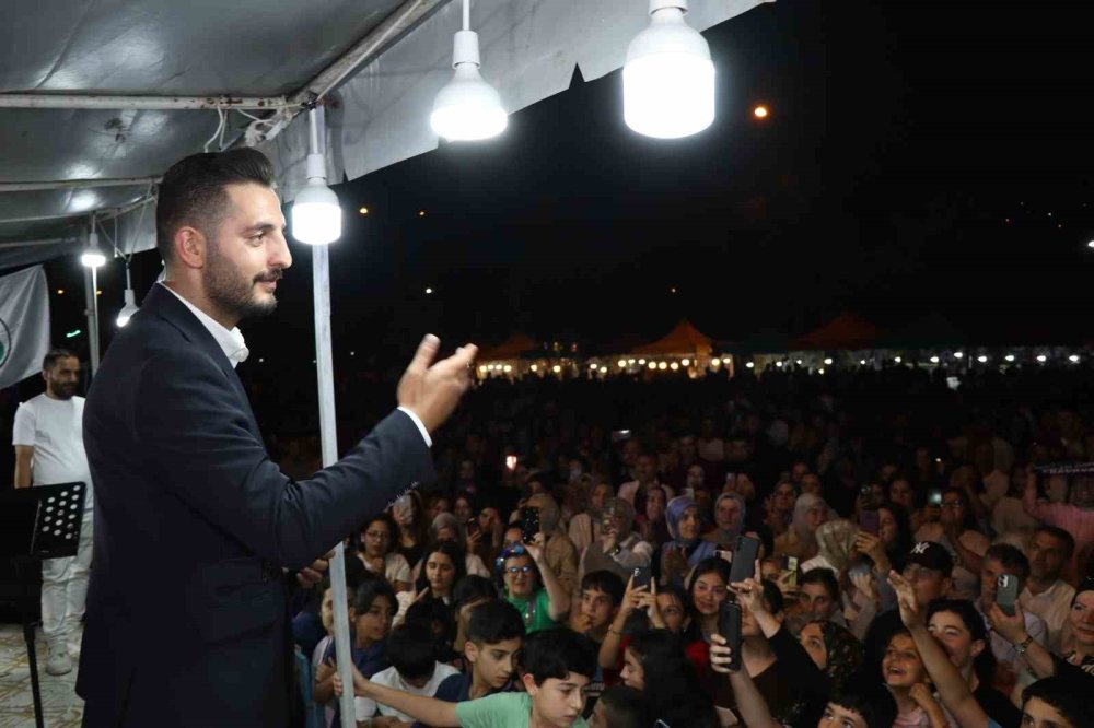 Oltu'da Festival Konserleri Sürüyor.. Kale Meydanı'ndaki Program Yoğun İlgi Gördü!