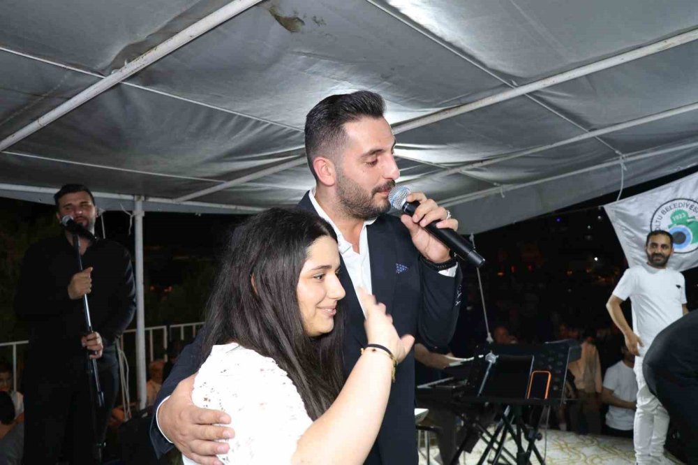 Oltu'da Festival Konserleri Sürüyor.. Kale Meydanı'ndaki Program Yoğun İlgi Gördü!