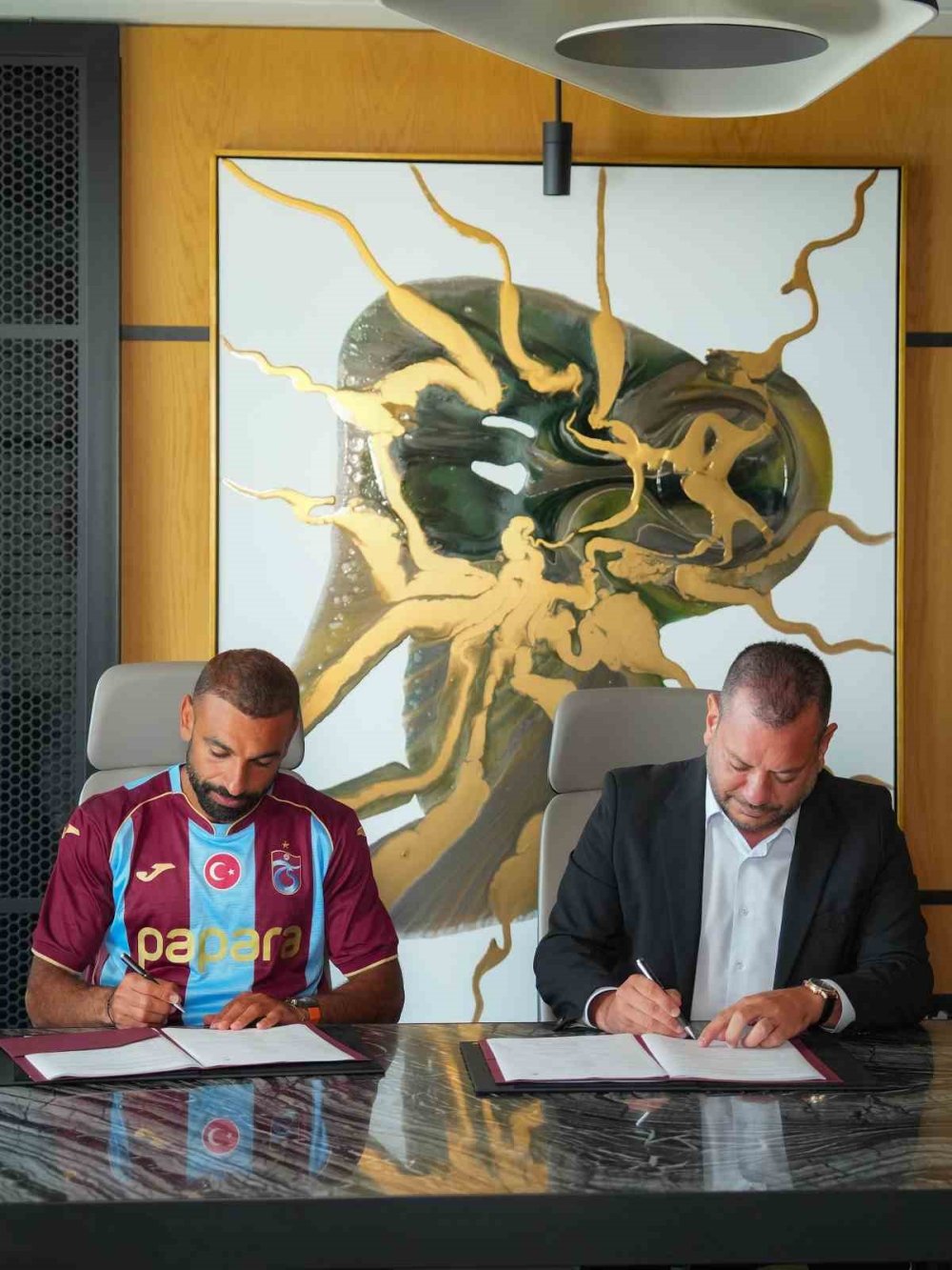 Salah Trabzonspor’a İmzayı Attı, Ayağının Tozuyla Reklam Filmi Çekimine Katıldı