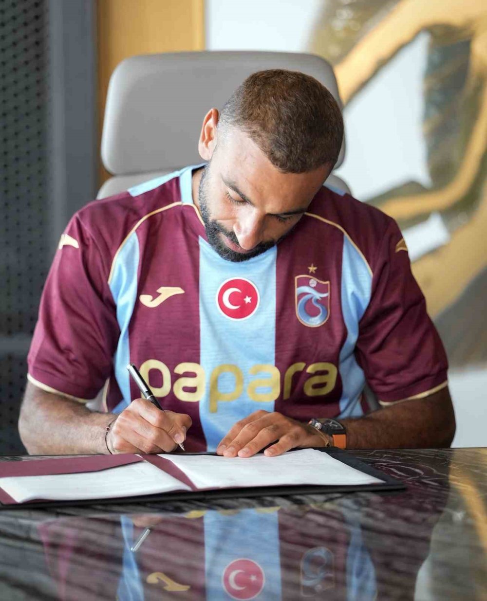 Salah Trabzonspor’a İmzayı Attı, Ayağının Tozuyla Reklam Filmi Çekimine Katıldı