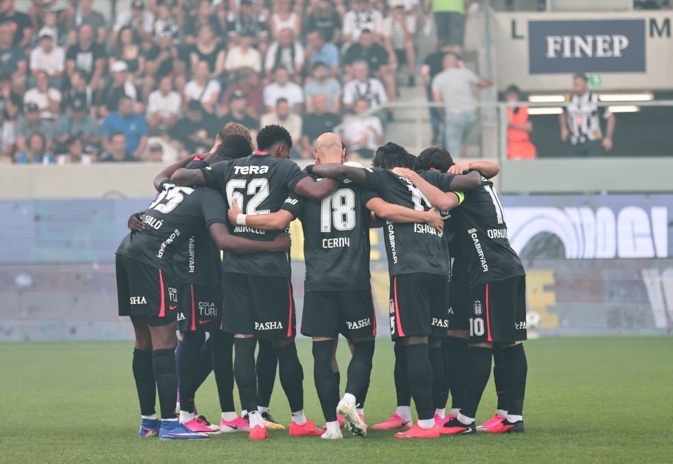UEFA Avrupa Ligi’nde Beşiktaş Güldü.. 10 Kişiyle Hradec Kralove’yi Geçti!