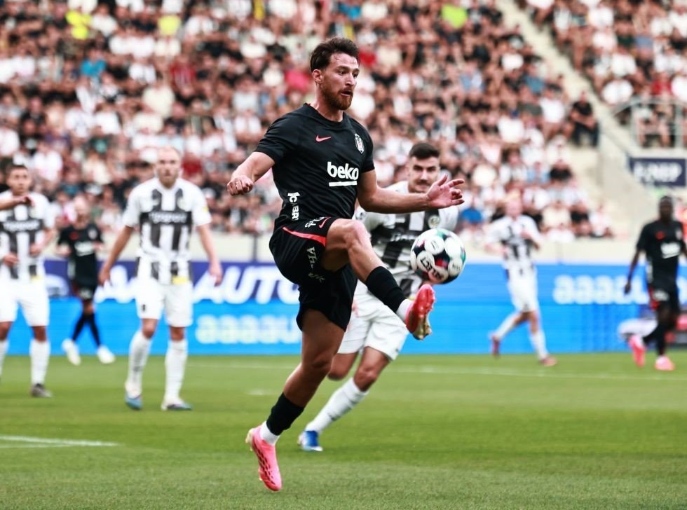 UEFA Avrupa Ligi’nde Beşiktaş Güldü.. 10 Kişiyle Hradec Kralove’yi Geçti!