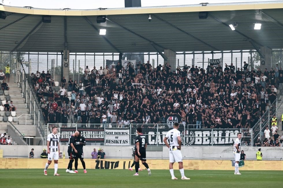 UEFA Avrupa Ligi’nde Beşiktaş Güldü.. 10 Kişiyle Hradec Kralove’yi Geçti!