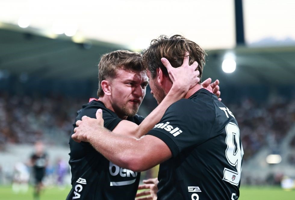 UEFA Avrupa Ligi’nde Beşiktaş Güldü.. 10 Kişiyle Hradec Kralove’yi Geçti!