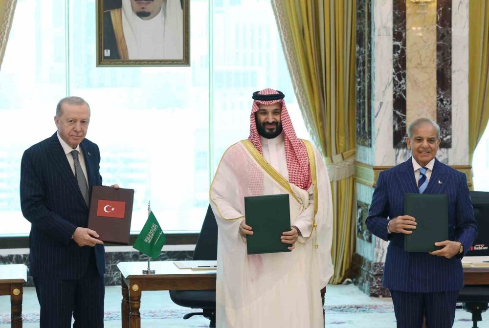 Türkiye, Suudi Arabistan Ve Pakistan Arasında Ortak Savunma Anlaşması İmzalandı