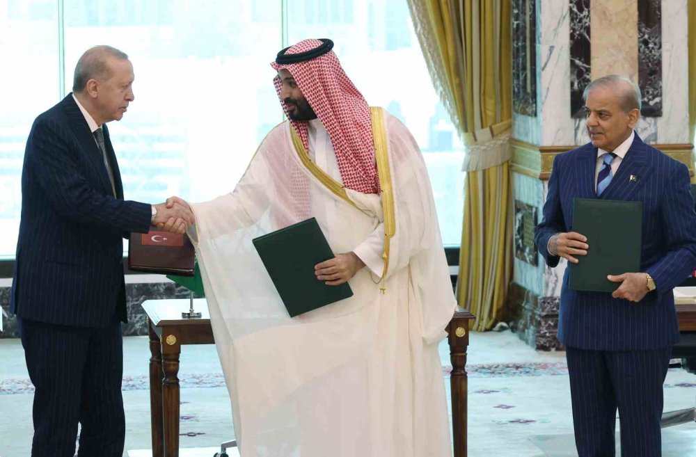 Türkiye, Suudi Arabistan Ve Pakistan Arasında Ortak Savunma Anlaşması İmzalandı