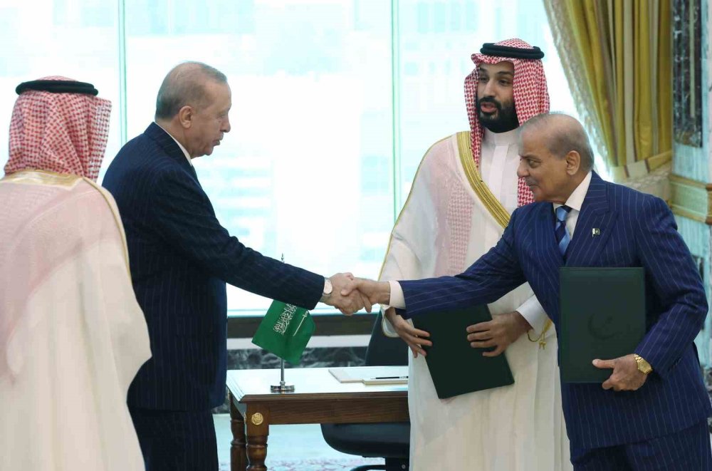 Türkiye, Suudi Arabistan Ve Pakistan Arasında Ortak Savunma Anlaşması İmzalandı