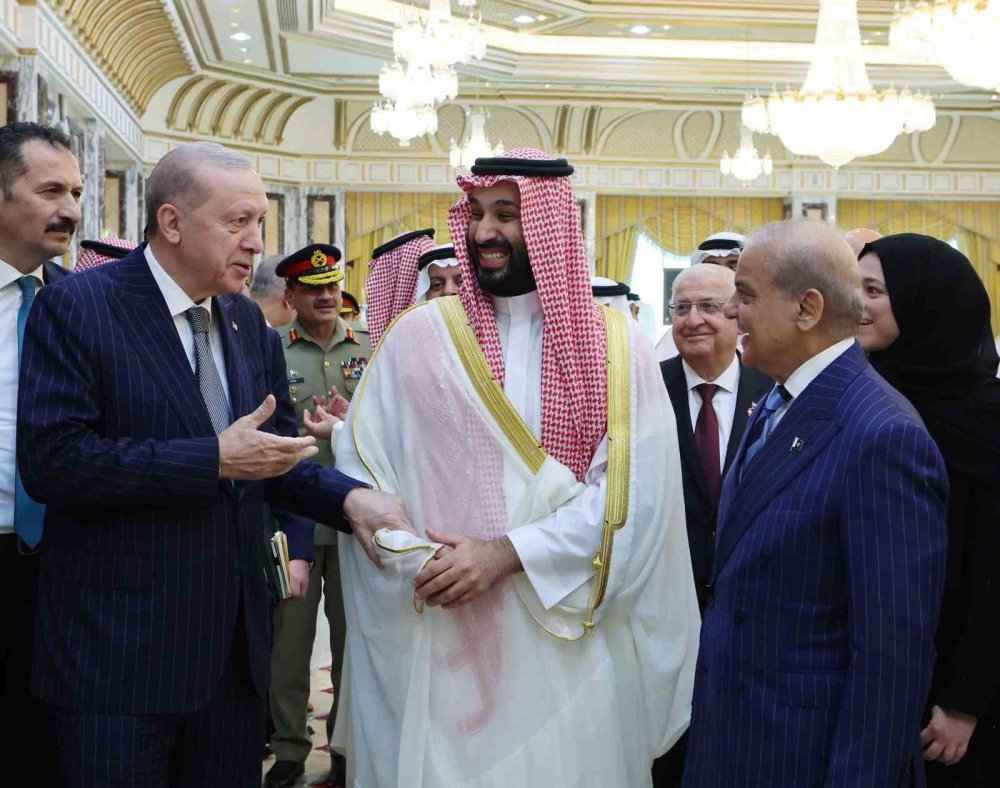 Türkiye, Suudi Arabistan Ve Pakistan Arasında Ortak Savunma Anlaşması İmzalandı