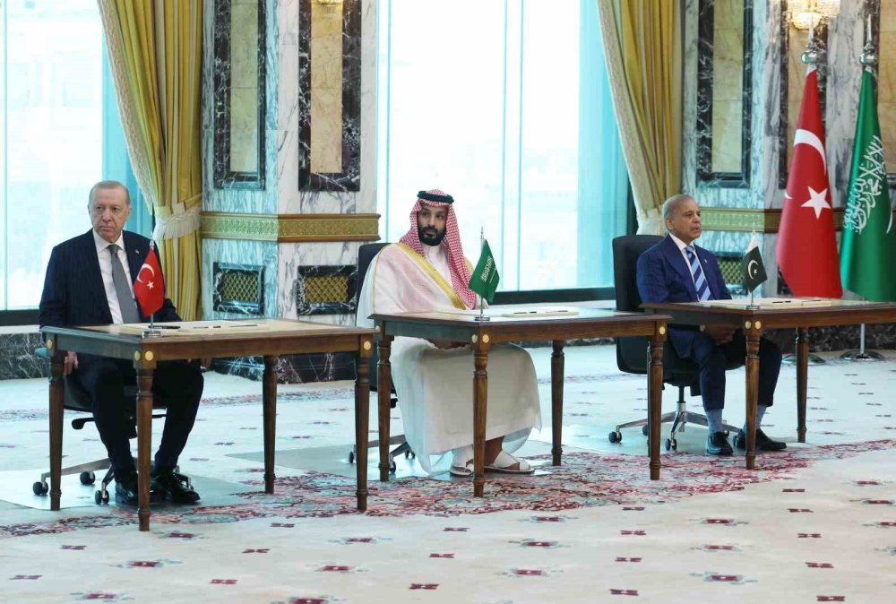 Türkiye, Suudi Arabistan Ve Pakistan Arasında Ortak Savunma Anlaşması İmzalandı