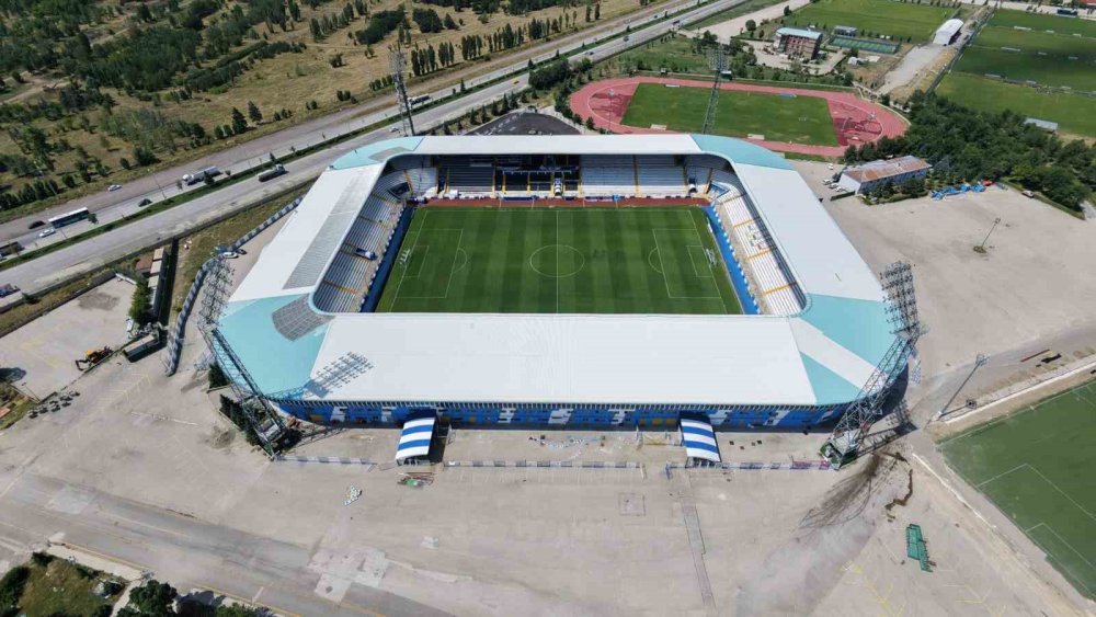 Yaklaşık 5 Sezon Sonra Tam Kapasite.. Erzurum'da Doğu ve Batı Tribünleri Hizmete Girdi!