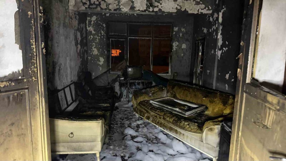 Hopa’da ‘Ev Yangını’na Soruşturma.. Kundaklama Şüphesiyle 1 Kişi Gözaltına Alındı!