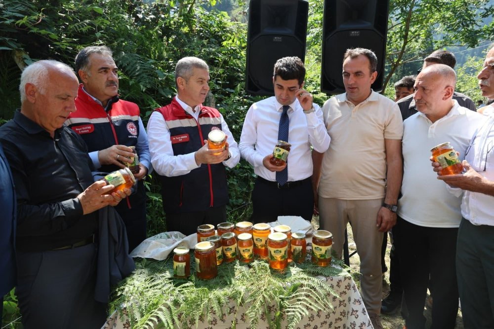 Macahel’de Bal Sezonu Açıldı.. İlk Sağım UNESCO Rezerv Alanında Gerçekleştirildi!