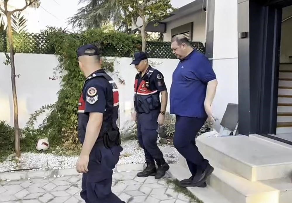 Menderes Belediyesi Soruşturması.. İlkay Çiçek’in de Aralarında Olduğu 10 Kişi Tutuklandı!