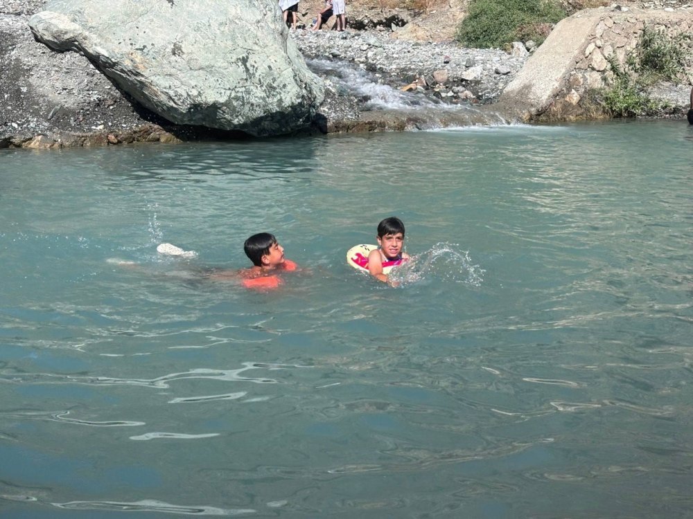 Erzincan’da 40 Derece Sıcakta İlginç Serinleme: Dereyi Kesip Havuz Yaptılar