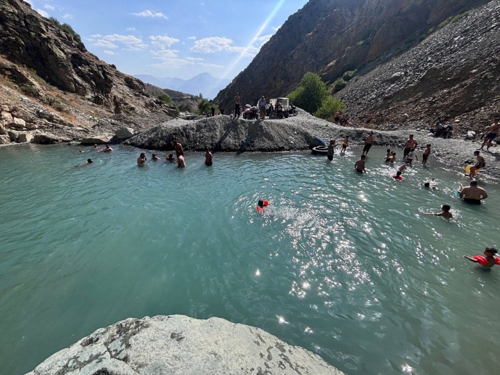 Erzincan’da 40 Derece Sıcakta İlginç Serinleme: Dereyi Kesip Havuz Yaptılar