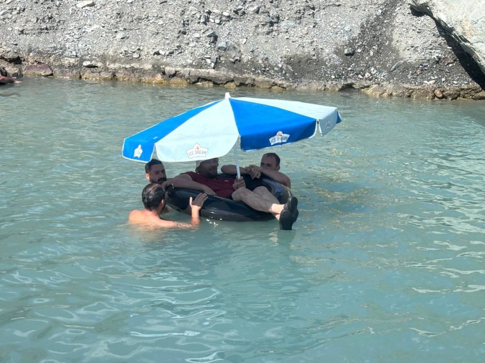 Erzincan’da 40 Derece Sıcakta İlginç Serinleme: Dereyi Kesip Havuz Yaptılar