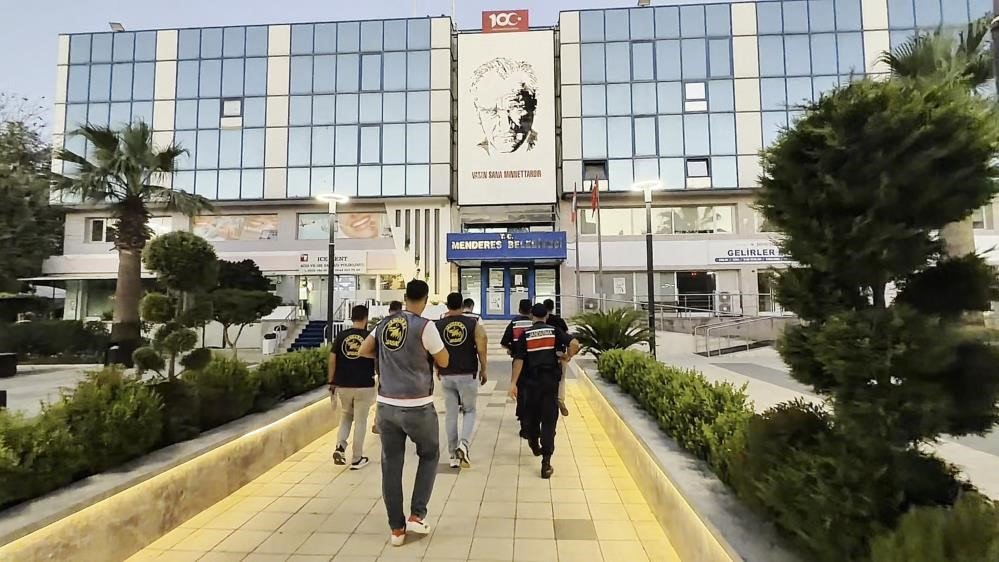 Menderes Belediye Başkanı İlkay Çiçek Chp’den İstifa Etti