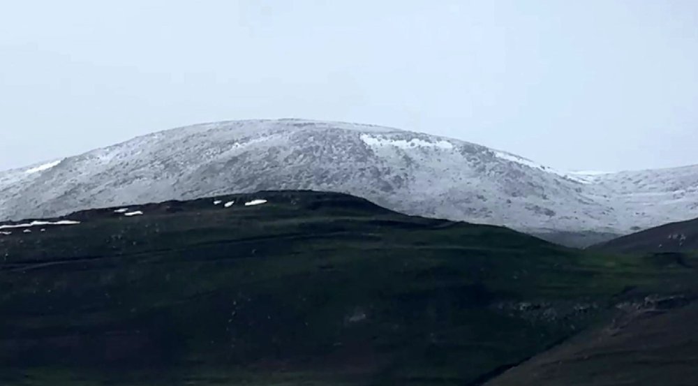 Ardahan’da Sağanak Sonrası Dolu Yağışı.. Dağlık Alanlar Beyaz Örtüyle Kaplandı!