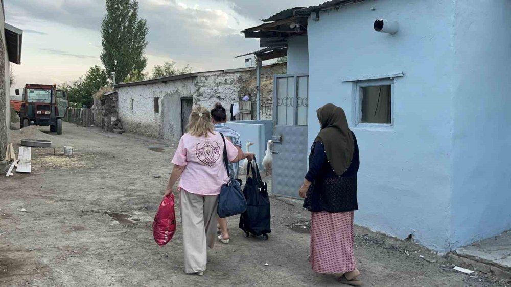 Bir Sınır Hikayesi.. Bir Asır Önce Ayrılan Aileler Kars’ta Yeniden Buluştu!