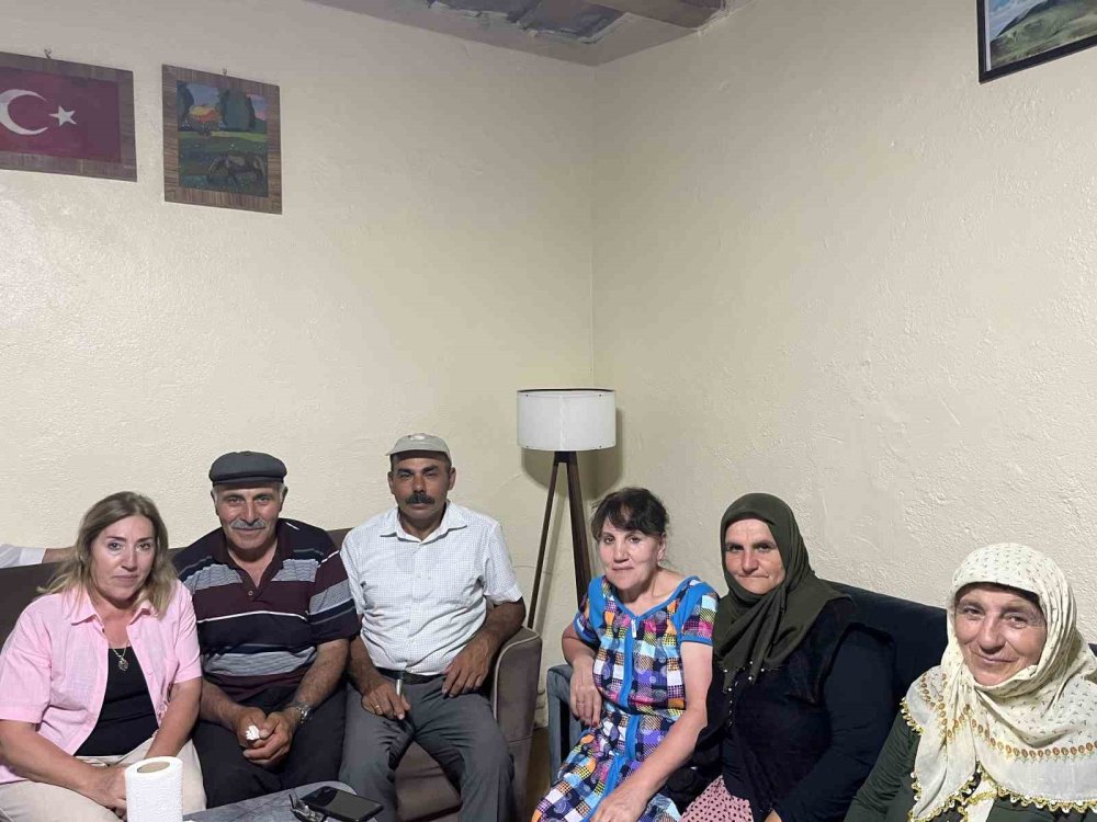 Bir Sınır Hikayesi.. Bir Asır Önce Ayrılan Aileler Kars’ta Yeniden Buluştu!