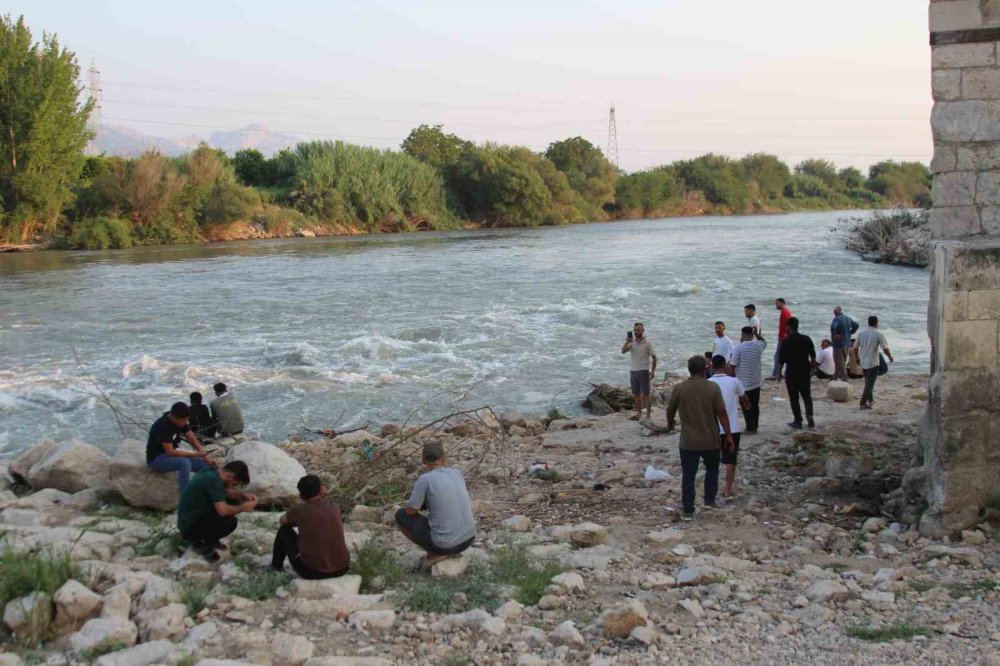 Ceyhan Nehri’ne Serinlemek İçin Giren 2 Çocuk Kayboldu