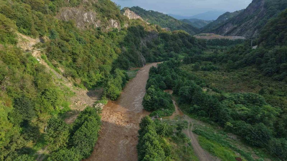Giresun’da Sel Sularına Kapılan Aileden Acı Haber.. Anne Hala Aranıyor!